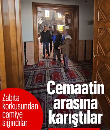 Elazığ'da zabıtayı gören dilenciler camiye kaçıp cemaatin arasına karıştı