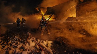 Çatalca'da plastik fabrikasında yangın çıktı