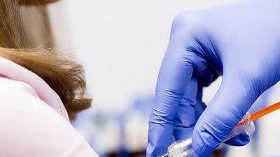 Okul çağı aşılamaları aile hekimliklerinde yapılacak