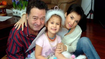 Kayahan'ın 'Meleksin, bebeksin' dediği kızı kocaman oldu! Aslı Gönül'ün güzelliği dudak ısırtıyor..