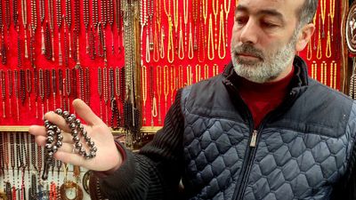 Bursa'daki tespihçi, 30 yıldır ekspertizlik yapıyor