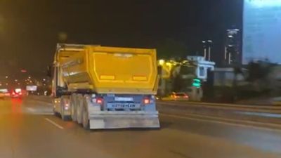 Maltepe'deki hafriyat kamyonunun makas attığı anlar