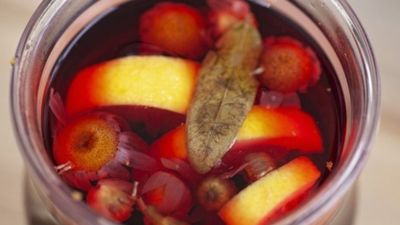 Şifanın adı: Ihlamurun içine kuşburnu atın! Faydasını duymadık demeyin...