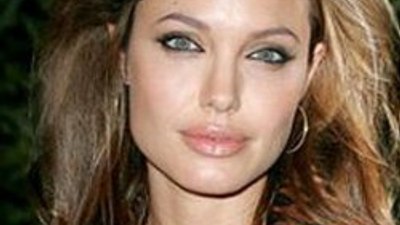 Angelina Jolie kimdir