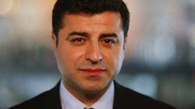 Doğmamış bebek katilleriyle poz veren Selahattin Demirtaş