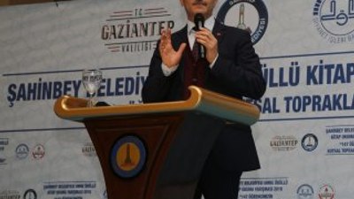 Umreye giden öğrenciler ve aileleri Tahmazoğlu'yla buluştu