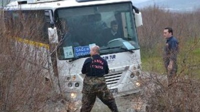 Trafik var diye çaya girdi, mahsur kaldı