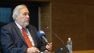 İlber Ortaylı: Wikipedia'yı hiç tavsiye etmiyorum