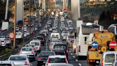 İstanbul trafiğinde harcanan süre mesaiye eşit