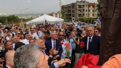 İzmir'de Üç Fidan Anıtı açıldı