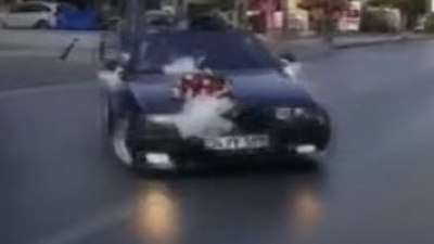 Gelin aracıyla cadde ortasında drift