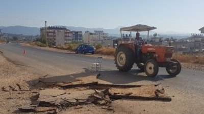 Antalya'da rögar kapağı patladı