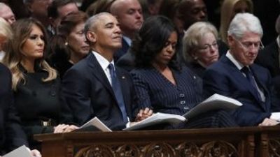 Trump ile Clinton el sıkışmadı