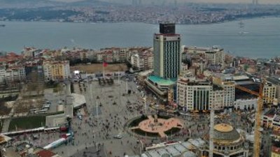 Çamlıca Kulesi Taksim'den görünüyor