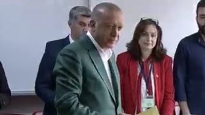 Cumhurbaşkanı Erdoğan, yerel seçim için oyunu verdi