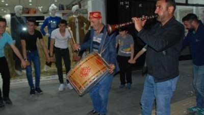 Tokat'ta Ramazan davulcusuna mahalleliden sürpriz