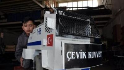Vanlı baba, oğlunun proje ödevi için mini TOMA yaptı