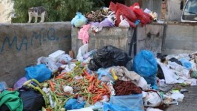 İstanbul Maltepe'de çöp tepeleri oluştu