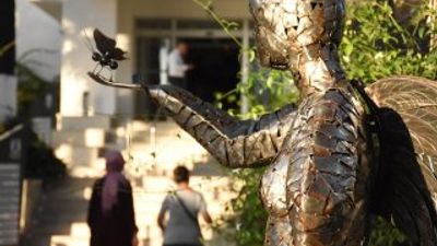 Bodrum'da Neslican Tay'ın heykeli dikildi