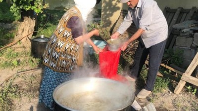 Kars'ta dutların yetişmesiyle pekmez yapımına başlandı