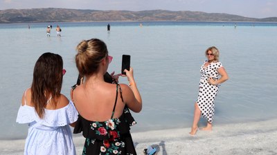 Salda Gölü'ne normalleşme sürecinde yoğun ilgi