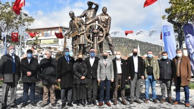 Edremit Belediyesi'nin yaptırdığı heykel açıldı