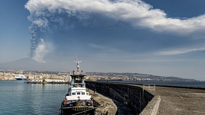 İtalya'da Etna Yanardağı yine lav püskürttü