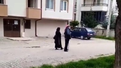 Sakarya’da yüksek sesle ilahi söyleyerek dilendiler