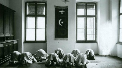 Galiçya'daki Türk askerlerinin namaz kılarken çekilen fotoğrafları