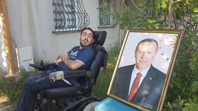 Bursa'da, bedensel engelli Emir'in Erdoğan sevgisi