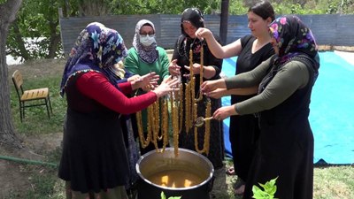 Artvinli kadınlar pestil ve köme için çalışmalara başladı