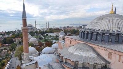 Vakanüvis, 'Ezan alerjisini' kaleme aldı: Bugünün meselesi değil