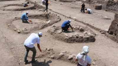 Bilecik'te bir apartmanın bahçesinde arkeolojik kazı yapıldı