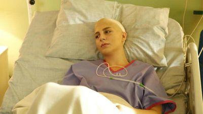 'Demir Kadın' filmi için saçlarını kazıttı! Naz Çağla Irmak kimdir?