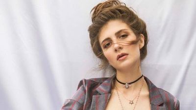 Naz Çağla Irmak yeni filmi için saçlarını kazıttı