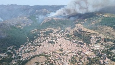 Sardinya Adası'nda yangın: 1500'den fazla kişi tahliye edildi