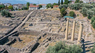 İzmir'in beşiği Smyrna'da yaşanan felaketlerin izleri aranıyor