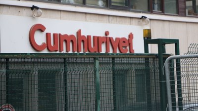 Cumhuriyet, 7 gazeteciyi işten çıkardı