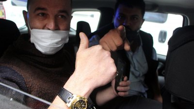 Polise sataşırken canlı yayın açan MasterChef Murat, gözaltına alındı