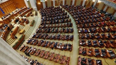 Romanya'da hükümet düştü