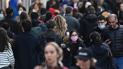 İngiltere'de koronavirüs vakaları 100 bine ulaşabilir