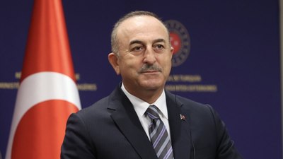 Mevlüt Çavuşoğlu, Michael Linhart'ı tebrik etti