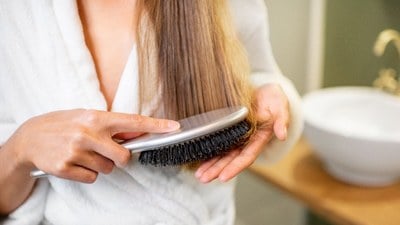 Islak saçlarınızı hasarlardan korumanın 7 yolu