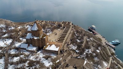 Akdamar Adası'na ziyaretçi akını