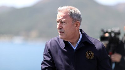 Bakan Akar'dan Yunanistan'a: Dostluk elimizi tutun