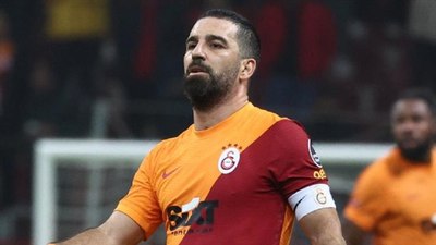 Arda Turan futbolu bırakıyor mu? Duygusal açıklamasıyla kafa karıştırdı!