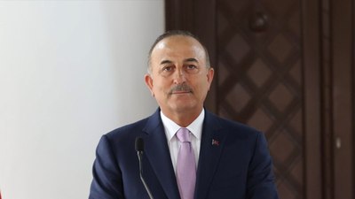 Mevlüt Çavuşoğlu'ndan Yunan amiralin sözlerine yanıt: Boş laflar