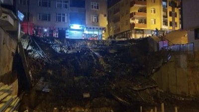 Üsküdar'da istinat duvarı çöktü: Çevredeki binalar tahliye edildi