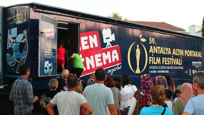 Altın Portakal Sinema Tırları ücretsiz sinema gösterimine başladı