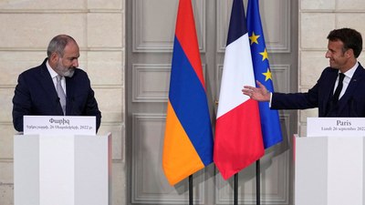 Fransa Cumhurbaşkanı Macron, Ermenistan Başbakanı Paşinyan'la buluştu